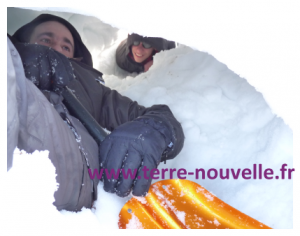 Comment fabriquer un igloo pour 4 en famille : survie neige
