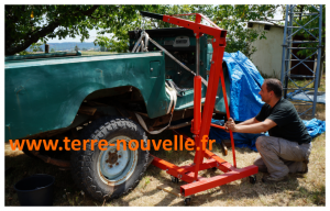 BJ série 40, enlever la caisse !... BJ série 40 en cours de rénovation : comment soulever la caisse avec uniquement les outils à la portée d'un particulier