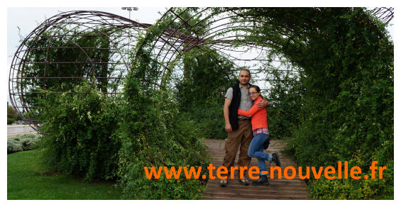 20 ans de mariage aujourdhui !... 20 ans de mariage !... Et pour le fêter, nous avons fait un voyage au Portugal : photo prise devant le musée de l'art moderne, Lisbonne, quartier de Bélem.