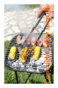 Barbecue : légumes, fruits, viandes grillées et sauces pour barbecue