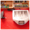 chargeur universel de piles Le chargeur de piles universel : faire des économies